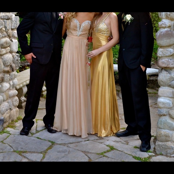 Gold gown - Picture 2 of 3